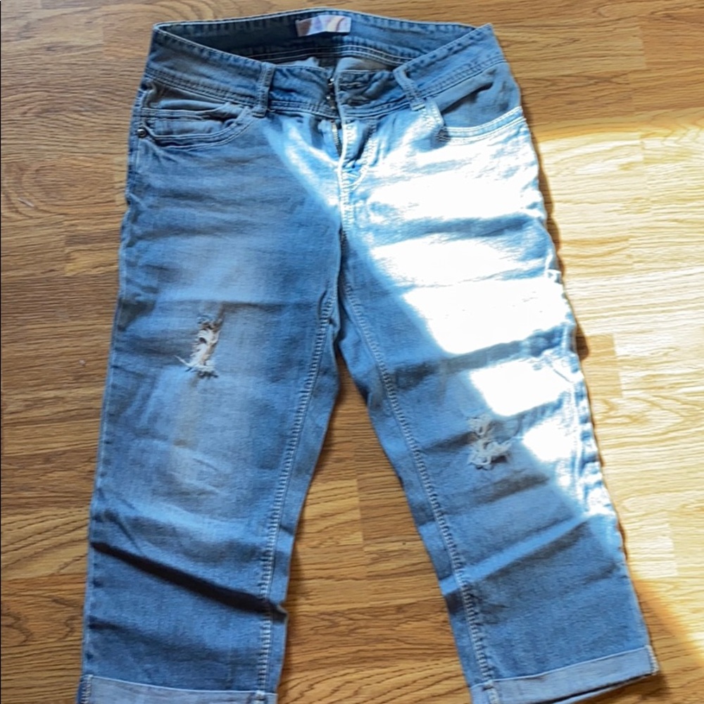 Capris - Picture 2 of 3
